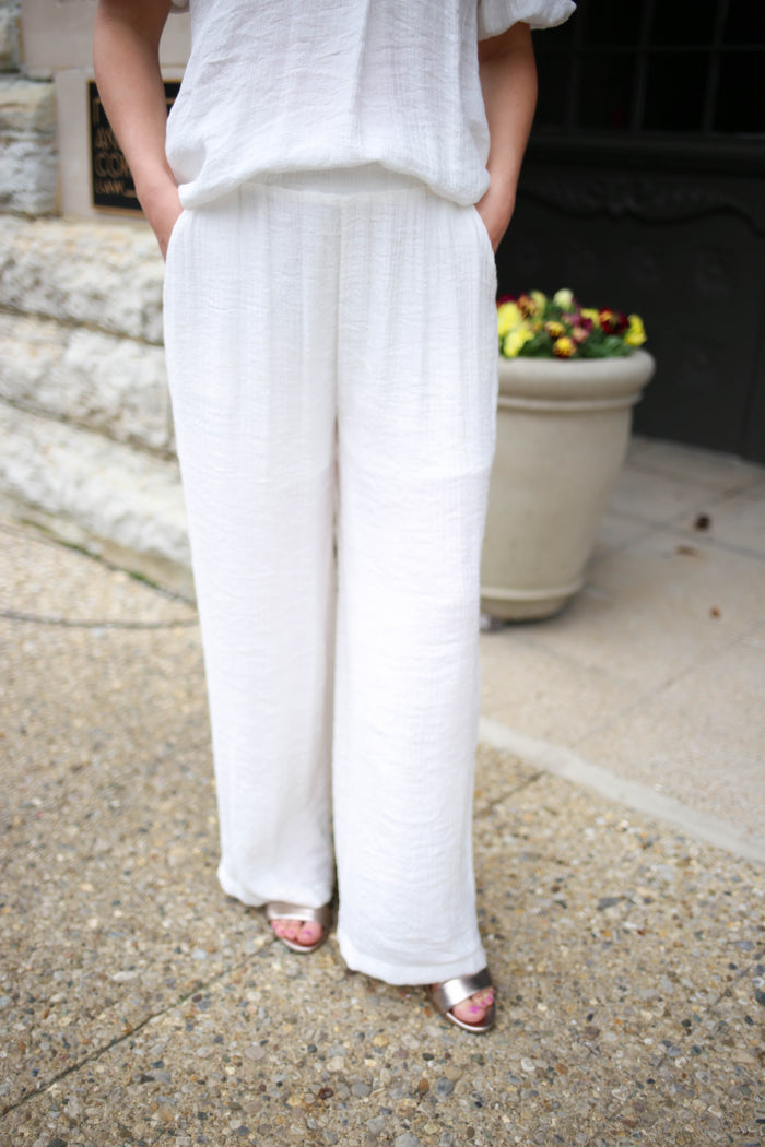 White Lightweight Pants | Boutique Elise | Willow Blu Pepper