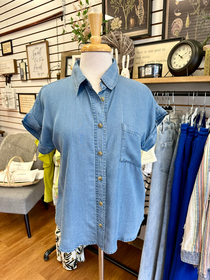Chambray Short Sleeve Top | Boutique Elise | Charlie Blu Pepper