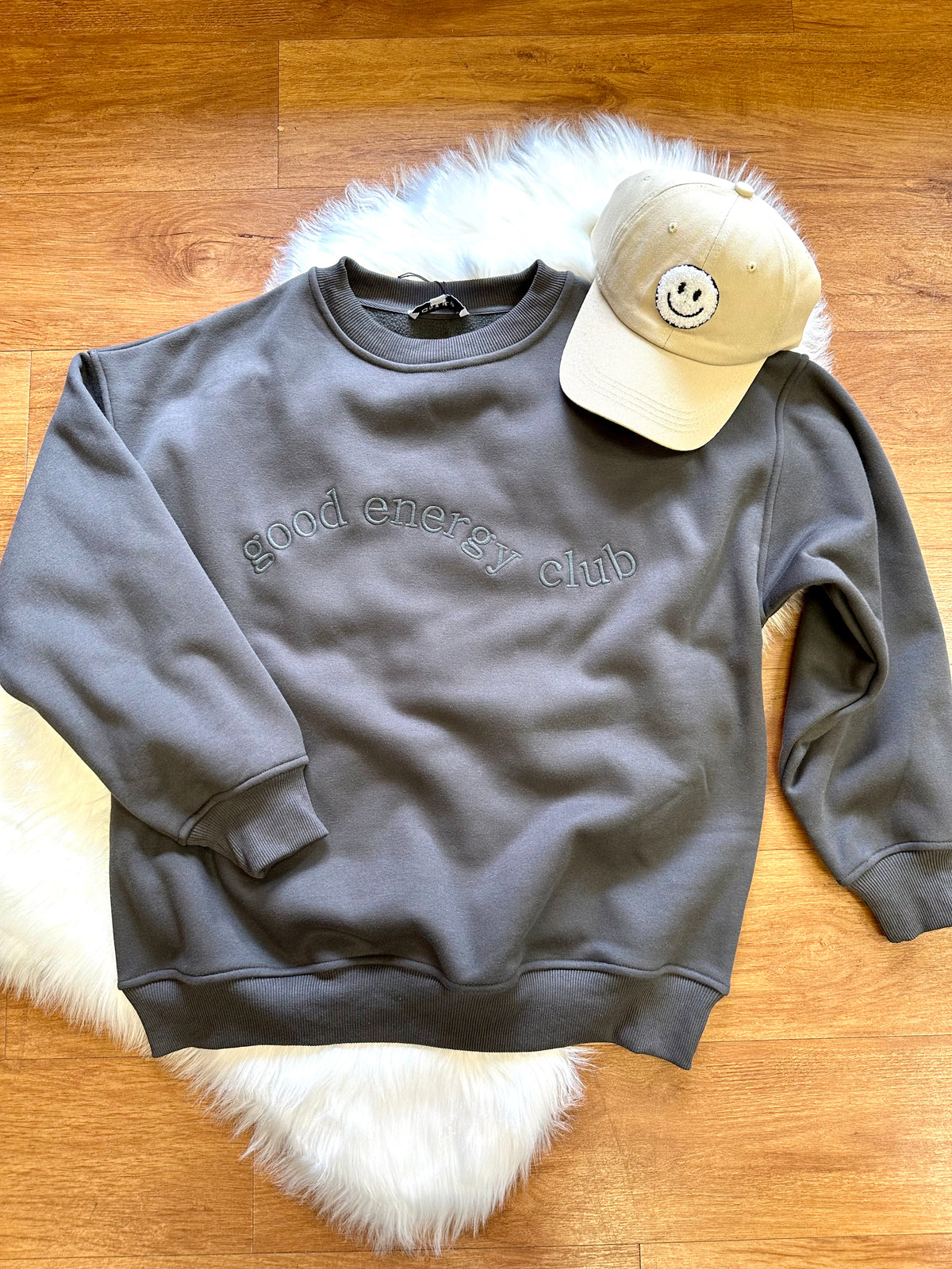 Good Energy Club Dark Charcoal Sweatshirt | Boutique Elise Gilli