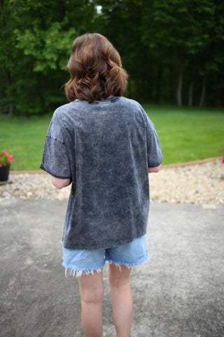 Busy Dilly Dallying Graphic Tee zutter