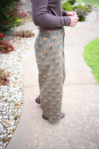Olive Sunflower Print Crop Pants | Sunny Jodifl