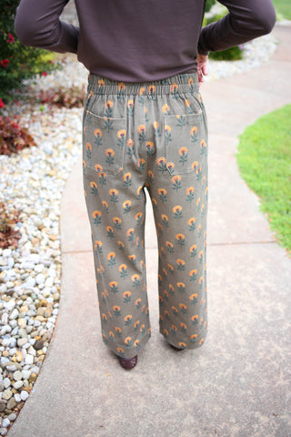 Olive Sunflower Print Crop Pants | Sunny Jodifl