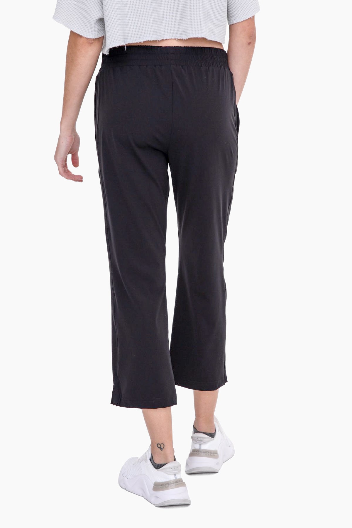 Black Capri Active Pant | Boutique Elise | Allie Mono b